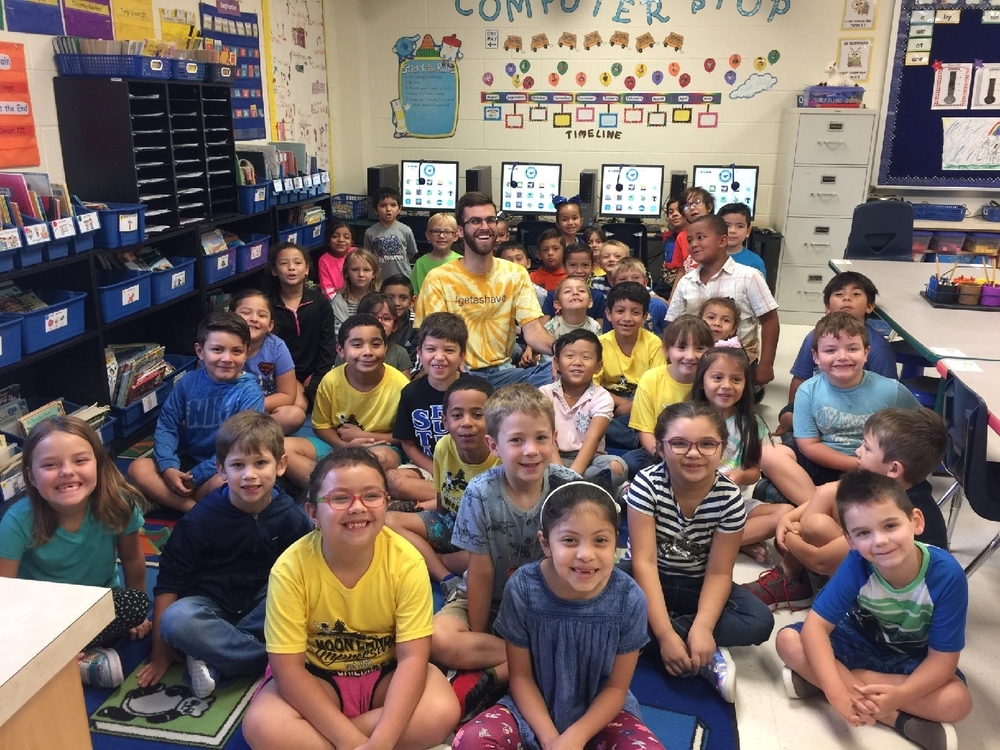 Rig French reads to 1st graders